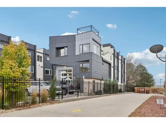 MLS: 9628274 Condo For Sale