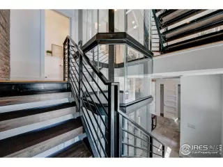 Photo #4: 962959 Listing