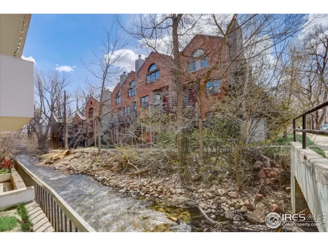 MLS: 963069 Condo For Sale