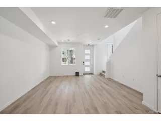 Photo #6: 9631706 Listing