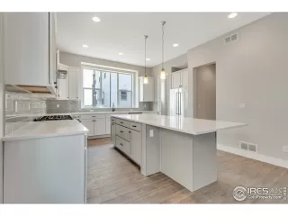 Photo #4: 963826 Listing