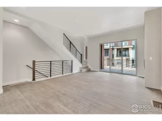 Photo #5: 963826 Listing