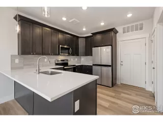 Photo #6: 963921 Listing