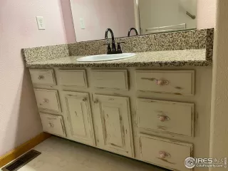 Photo #4: 964005 Listing