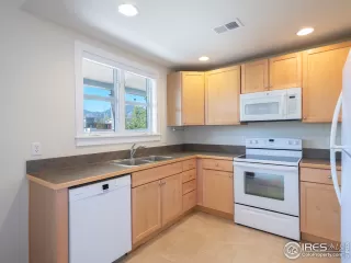 Photo #5: 965120 Listing