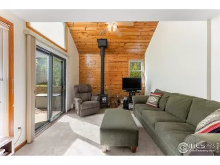 Photo #4: 965400 Listing