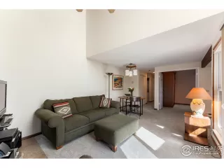 Photo #5: 965400 Listing