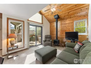 Photo #6: 965400 Listing