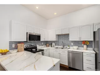 Photo #4: 9657596 Listing