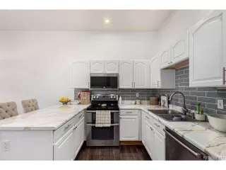 Photo #5: 9657596 Listing