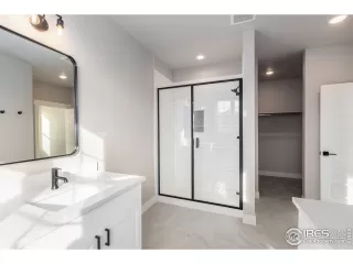 Photo #4: 965916 Listing