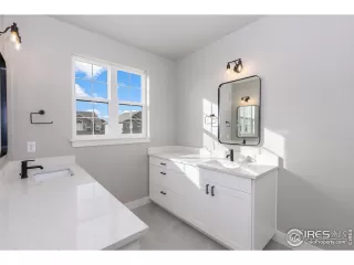 Photo #5: 965916 Listing