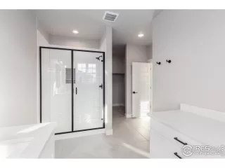 Photo #6: 965916 Listing