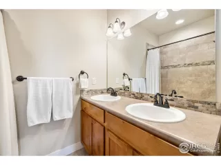 Photo #6: 965943 Listing