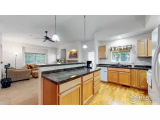 Photo #5: 966080 Listing