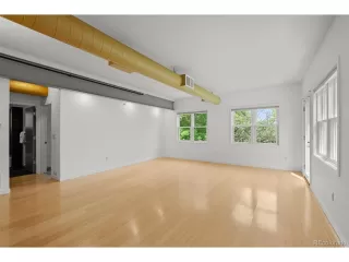 Photo #3: 9661368 Listing