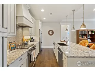 Photo #4: 966319 Listing