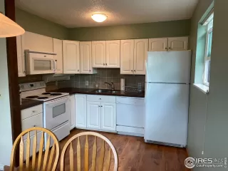 Photo #2: 966600 Listing