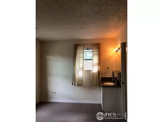 Photo #5: 966600 Listing