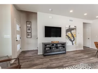 Photo #5: 967643 Listing 