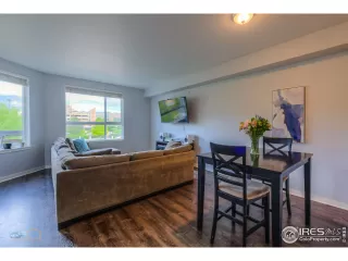 Photo #5: 967969 Listing