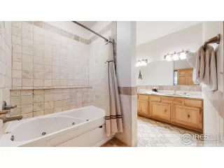 Photo #6: 968066 Listing