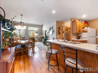 Photo #4: 968400 Listing