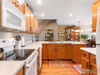 Photo #6: 968400 Listing