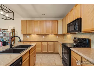 Photo #2: 968971 Listing