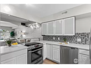 Photo #6: 969310 Listing 