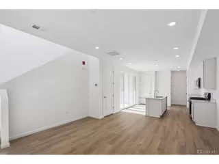 Photo #3: 9694981 Listing