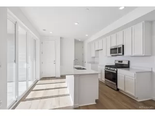 Photo #5: 9694981 Listing