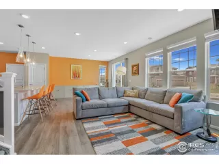 Photo #5: 969499 Listing