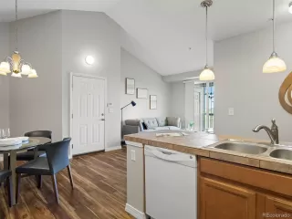 Photo #6: 9706487 Listing