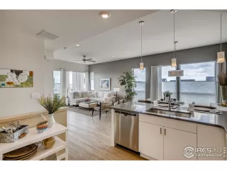 Photo #5: 970935 Listing