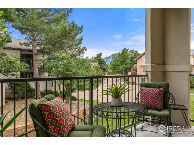 MLS: 972019 Condo For Sale