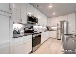 Photo #5: 972218 Listing