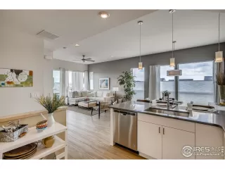 Photo #4: 972283 Listing