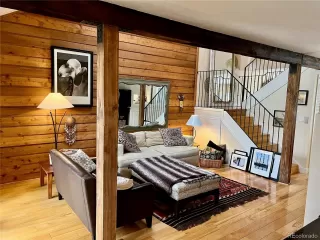 Photo #5: 9724926 Listing