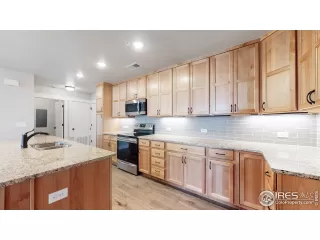 Photo #6: 972539 Listing 