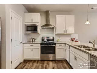 Photo #4: 973160 Listing