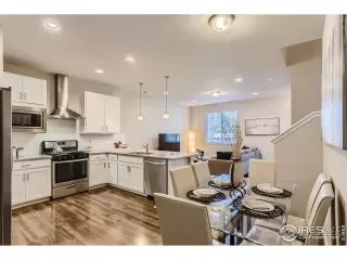 Photo #5: 973160 Listing