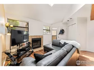 Photo #5: 973305 Listing 