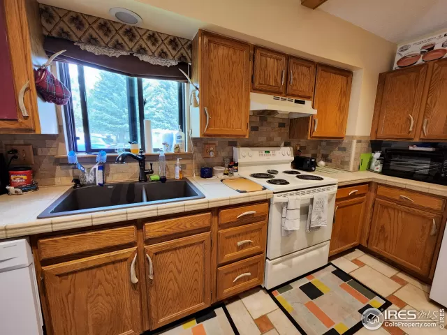 MLS: 973358 Condo For Sale