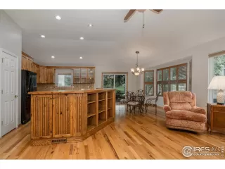 Photo #4: 973528 Listing