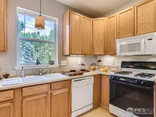 Photo #4: 973563 Listing