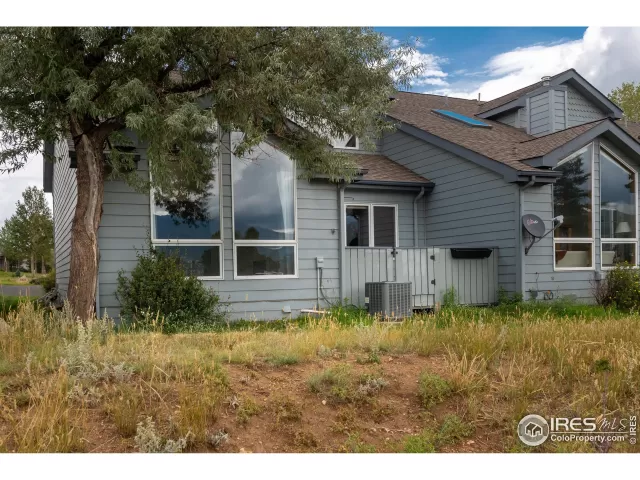 MLS: 973794 Condo For Sale