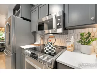 Photo #5: 973812 Listing