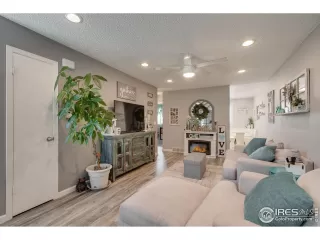 Photo #6: 973938 Listing