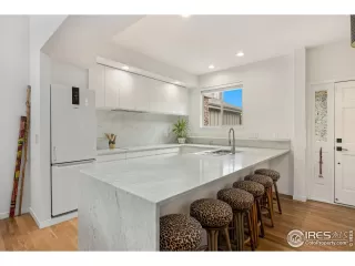 Photo #4: 974046 Listing